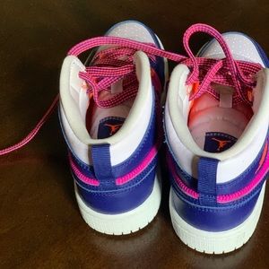 Girls sneakers size 2.5